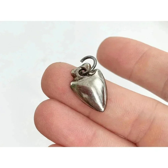 Silver Toned Vintage Heart Shaped Tiny Pendant Charm Trinket - Picture 4 of 10